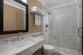 The Drake Oak Brook, Autograph Collection