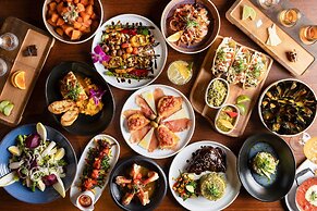 The Drake Oak Brook, Autograph Collection