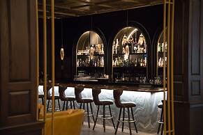 The Drake Oak Brook, Autograph Collection