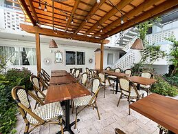 North Beach Hotel