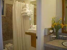 Campbell River Lodge by Riverside