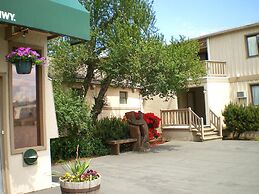 Campbell River Lodge by Riverside