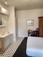 The Macquarie Hotel