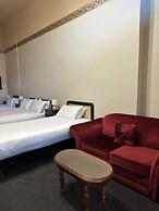 The Macquarie Hotel