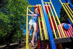 Discovery Parks - Bright