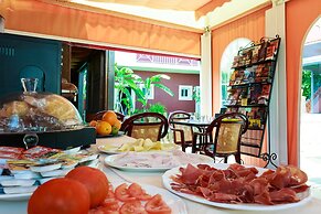 Hostal Alhaja Playa