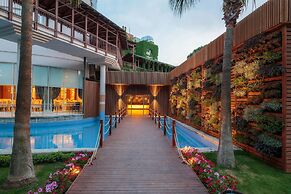 DOBEDAN WORLD PALACE