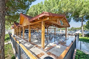 DOBEDAN WORLD PALACE