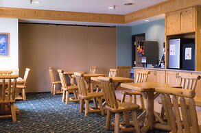 White Oak Inn & Suites