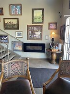 Rawlins Western Lodge