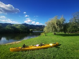 Hakarimata Lodge - Riverside Sanctuary