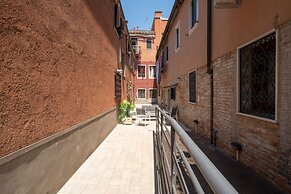 Design Palace Apartments