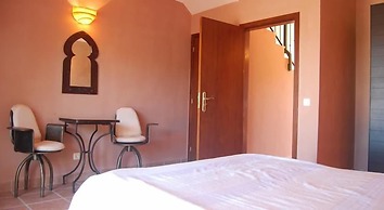 Inn Seventies Cheap & Chic