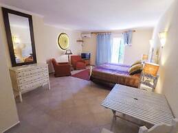 Inn Seventies Cheap & Chic