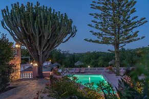 Inn Seventies Cheap & Chic