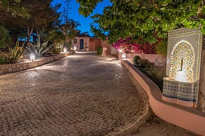 Inn Seventies Cheap & Chic