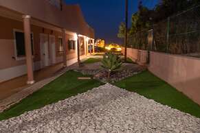 Inn Seventies Cheap & Chic