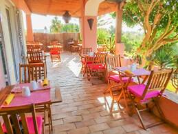 Inn Seventies Cheap & Chic