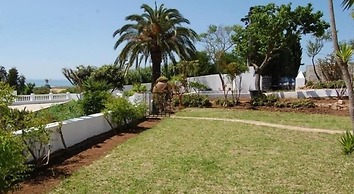 Inn Seventies Cheap & Chic