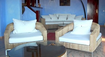 Inn Seventies Cheap & Chic