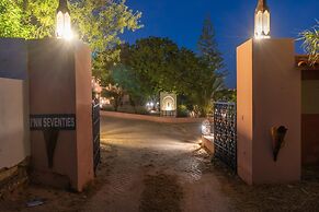 Inn Seventies Cheap & Chic