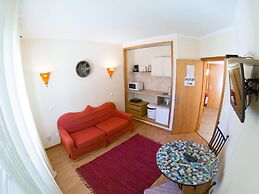 Inn Seventies Cheap & Chic