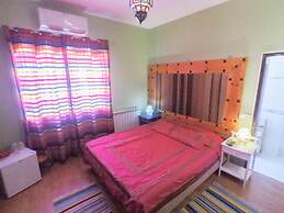 Inn Seventies Cheap & Chic