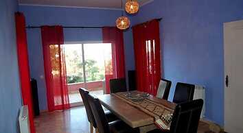 Inn Seventies Cheap & Chic