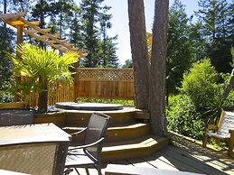 Handsome Dan's at Otter Point