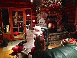 Handsome Dan's at Otter Point