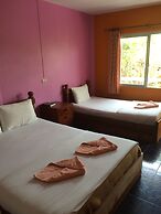 Baan Talay Guesthouse & Dormitory