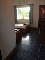 Baan Talay Guesthouse & Dormitory