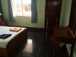 Baan Talay Guesthouse & Dormitory