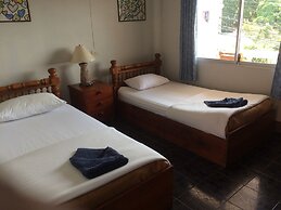 Baan Talay Guesthouse & Dormitory