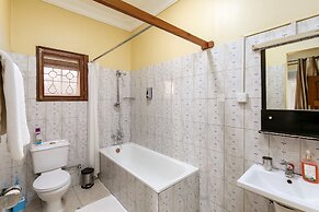 2 Friends Beach Hotel