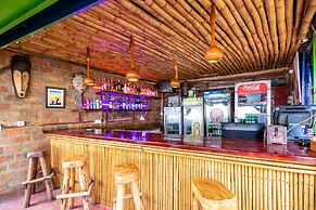 2 Friends Beach Hotel