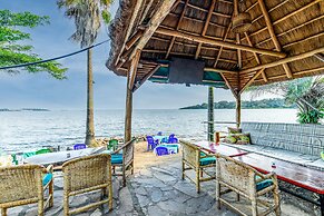 2 Friends Beach Hotel