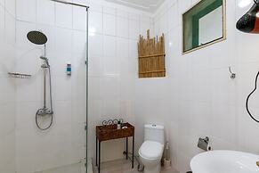 2 Friends Beach Hotel