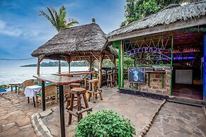 2 Friends Beach Hotel