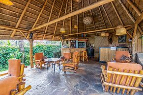 2 Friends Beach Hotel