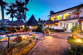 2 Friends Beach Hotel