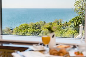 KADORR Hotel Resort & Spa
