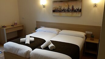 Hostal Barcelona Travel