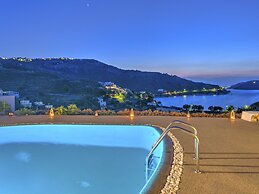 Eirini's Luxury Hotel Villas