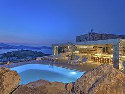 Eirini's Luxury Hotel Villas