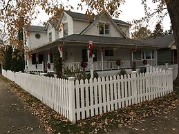 Finlay House Bed and Breakfast Niagara - on - the - Lake