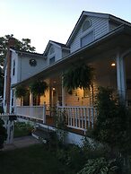 Finlay House Bed and Breakfast Niagara - on - the - Lake