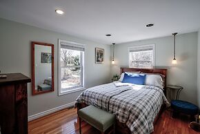 Finlay House Bed and Breakfast Niagara - on - the - Lake