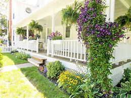 Finlay House Bed and Breakfast Niagara - on - the - Lake
