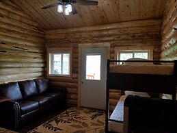 No Name City Luxury Cabins & RV